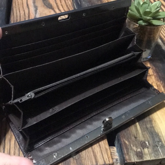 Coach | Unique Fold-open Wallet - Picture 3 of 8